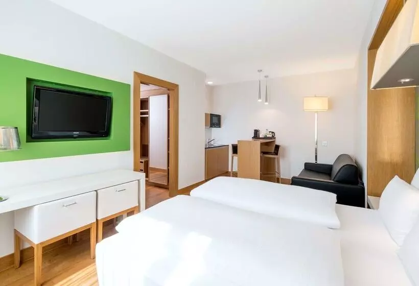 Отель NH Frankfurt Messe