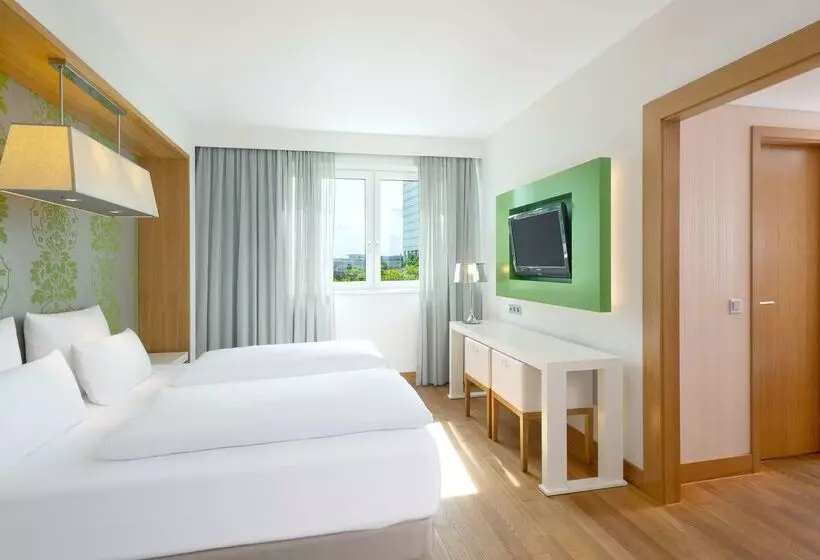 Отель NH Frankfurt Messe