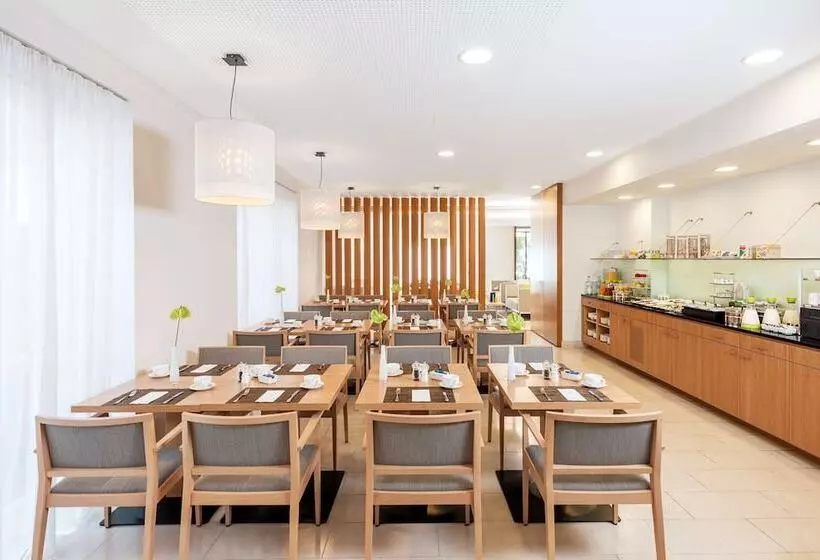 Отель NH Frankfurt Messe