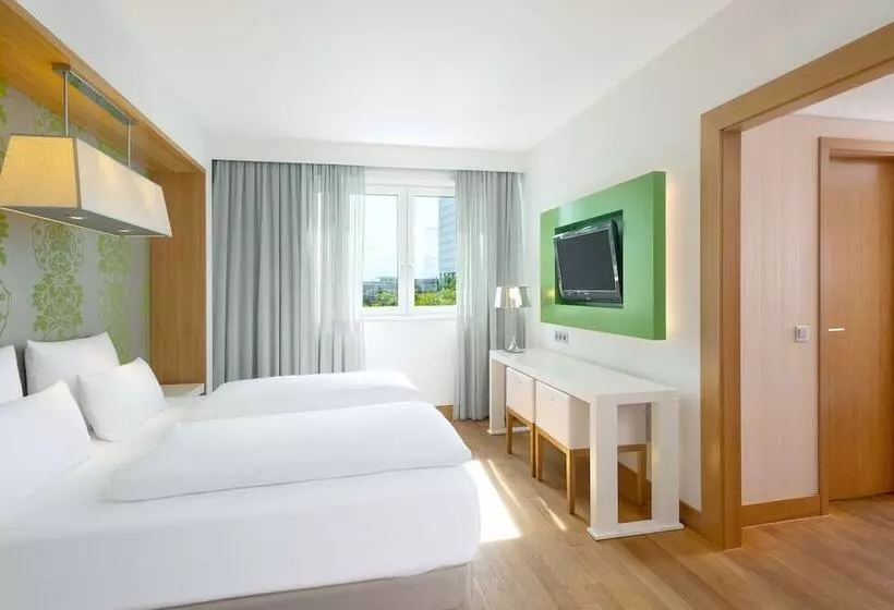 Отель NH Frankfurt Messe