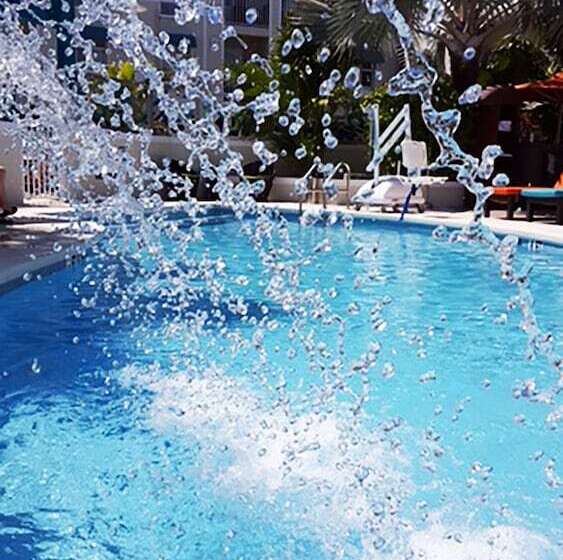 فندق Silver Palms Inn