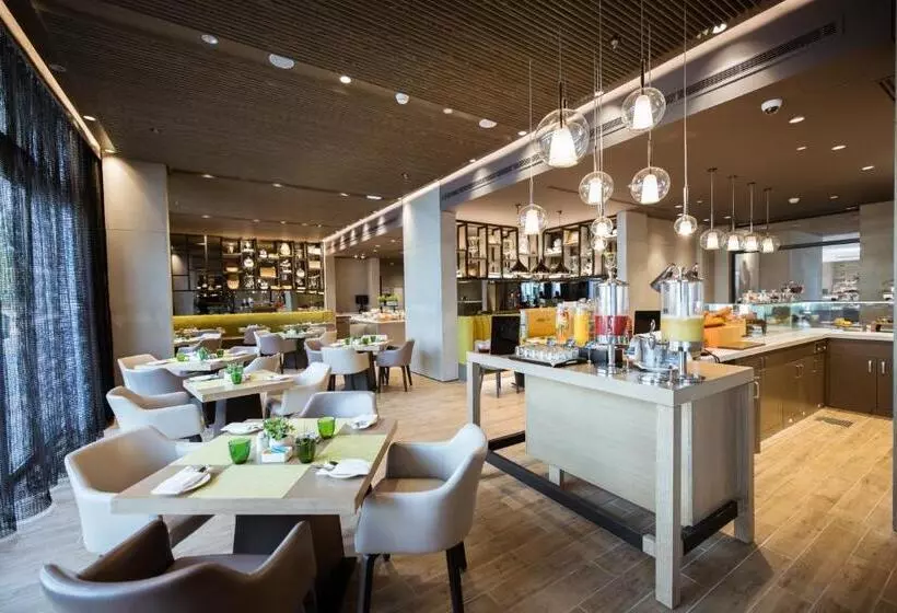 هتل Centro Mada Amman By Rotana