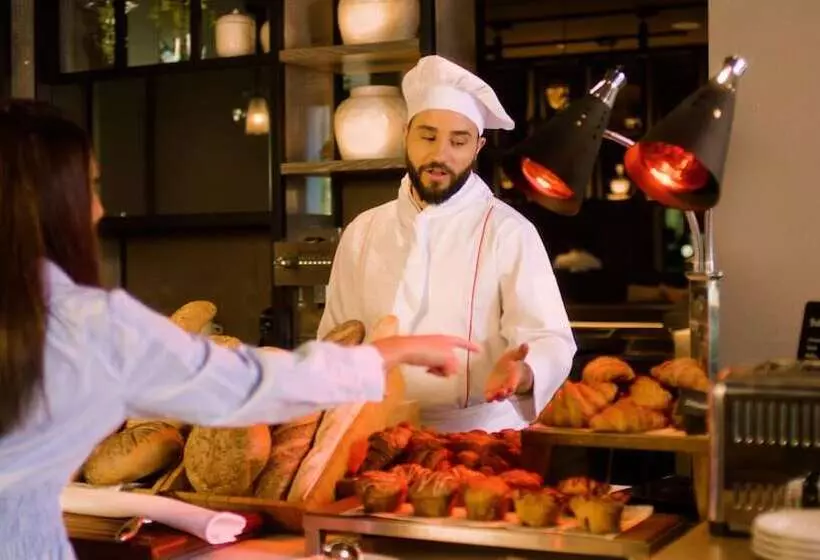 هتل Centro Mada Amman By Rotana