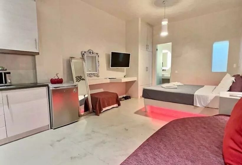 Hotelli The Muse Of Santorini   Hot Tub Suites