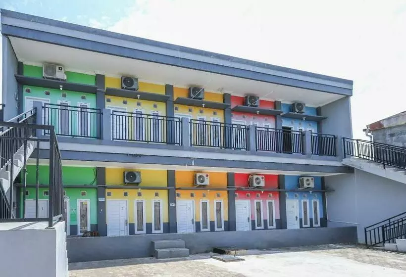 Hotelli Reddoorz At Pelangi Guest House