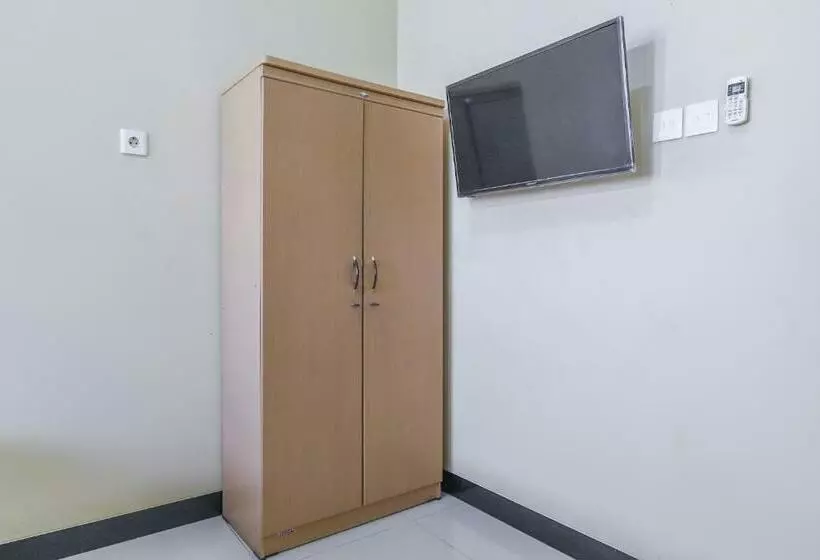 Hotelli Reddoorz At Pelangi Guest House