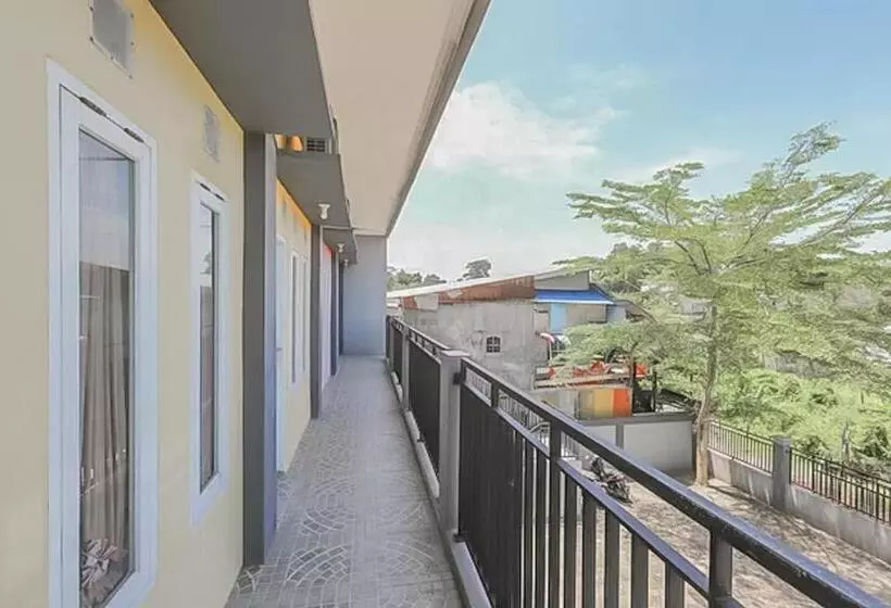 Hotelli Reddoorz At Pelangi Guest House