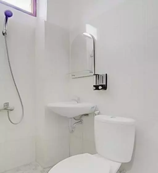 Hotelli Reddoorz At Pelangi Guest House