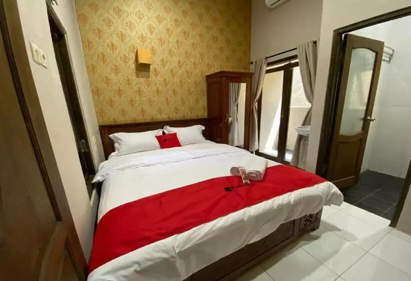 Hotelli Reddoorz Near Mojokerto Train Station