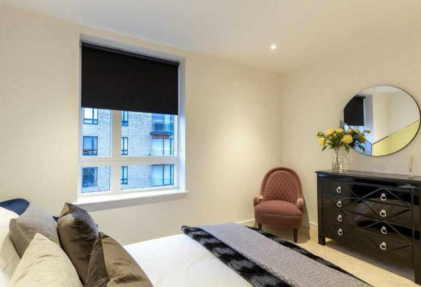 Hotelli 2 Bed Property Close To Heathrow Airport