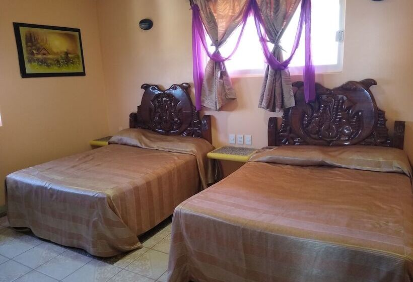 هتل Marbella Playa Larga