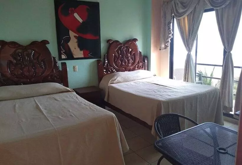 هتل Marbella Playa Larga