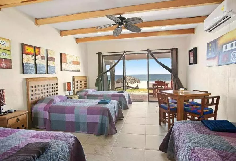 هتل Punta Conejo Resort