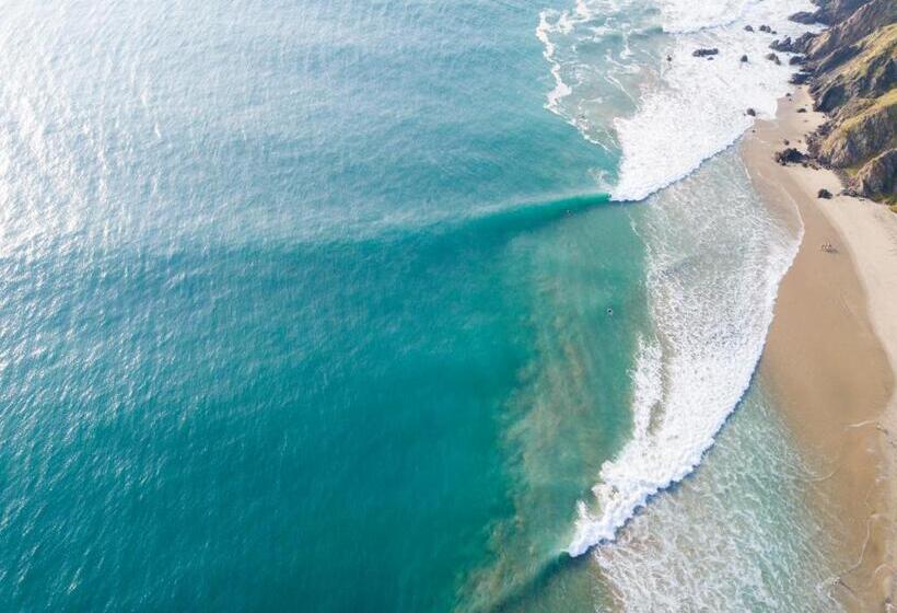 בית מלון כפרי Punta Conejo Resort