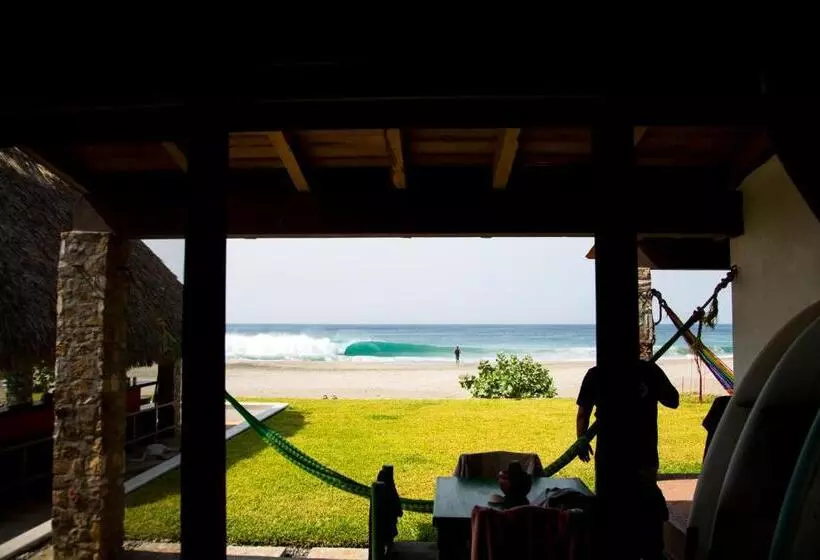 هتل Punta Conejo Resort