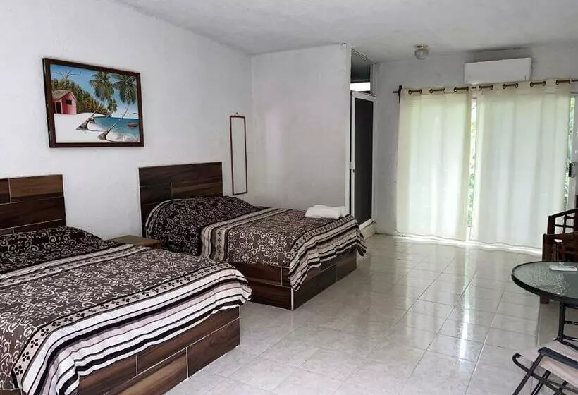 Hotel Teques Inn