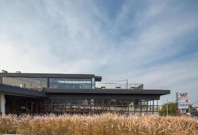 Отель Wheeler Bed & Bike