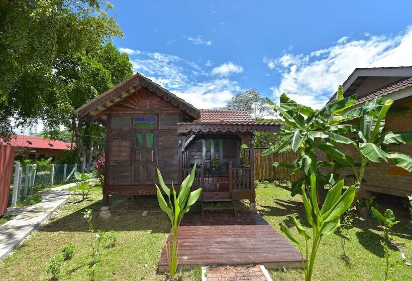 בית מלון כפרי Collection O 90622 Sehijau @ Cenang