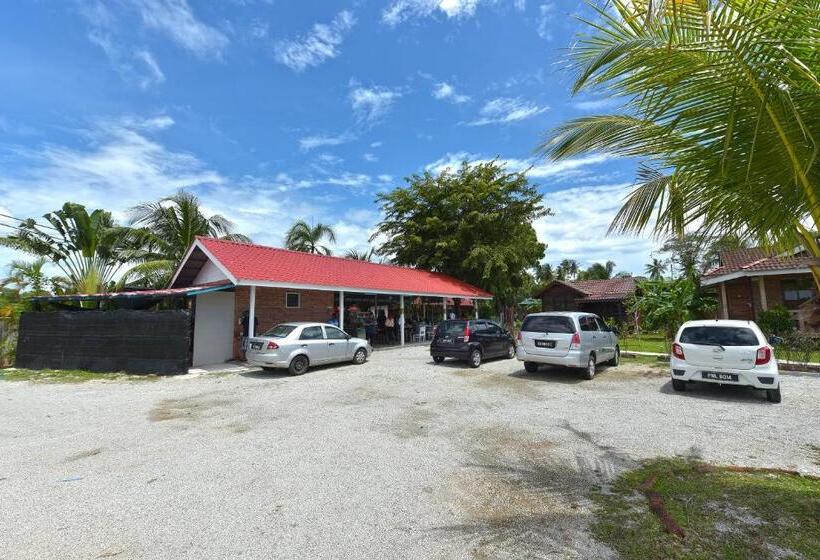 בית מלון כפרי Collection O 90622 Sehijau @ Cenang