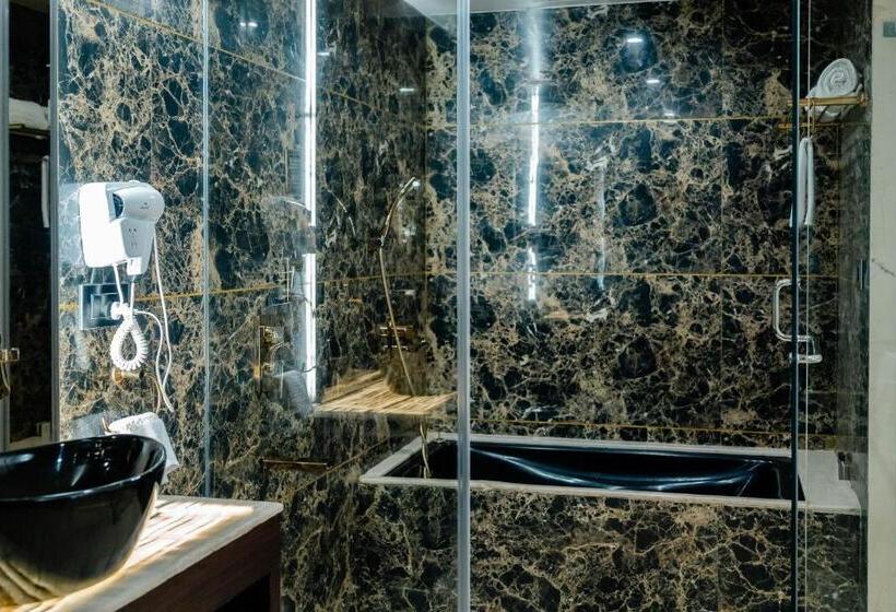 בית מלון כפרי Divan Clarks Inn, Goa