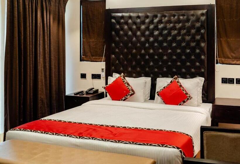 בית מלון כפרי Divan Clarks Inn, Goa