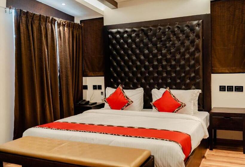 בית מלון כפרי Divan Clarks Inn, Goa