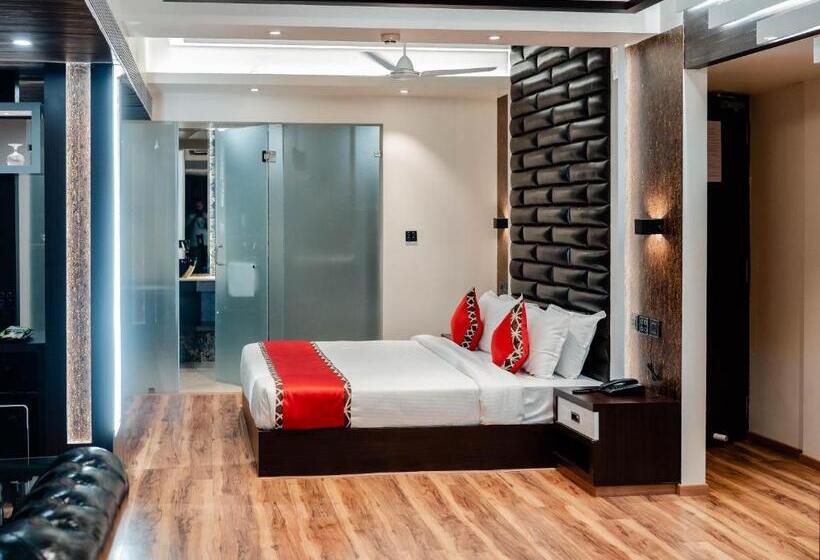 בית מלון כפרי Divan Clarks Inn, Goa