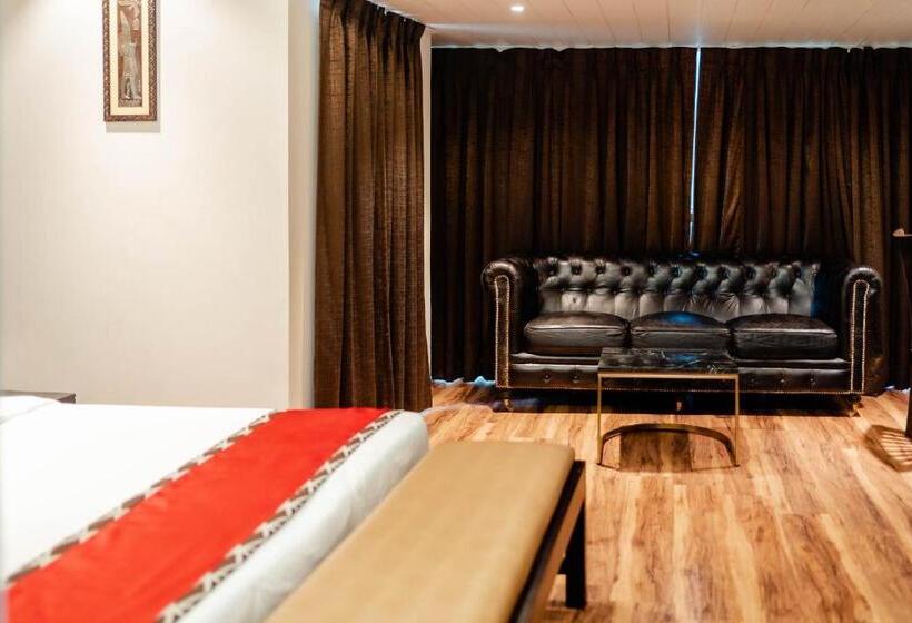 בית מלון כפרי Divan Clarks Inn, Goa