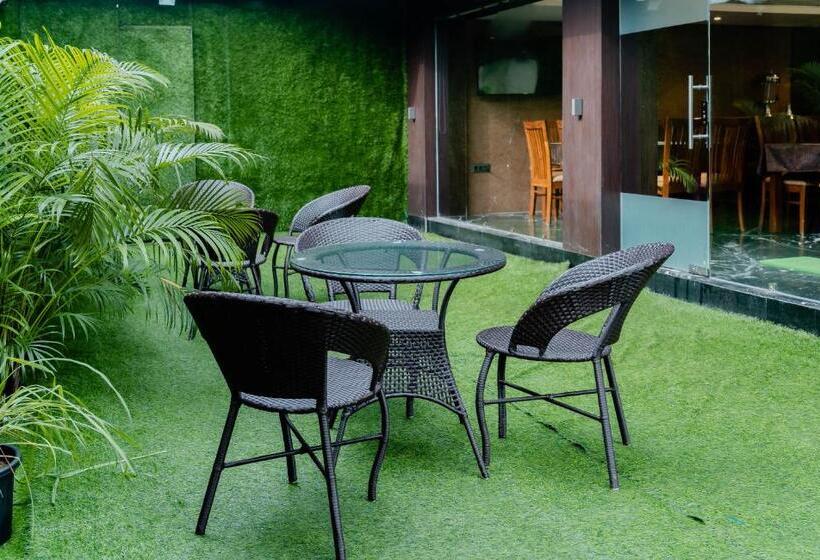 בית מלון כפרי Divan Clarks Inn, Goa