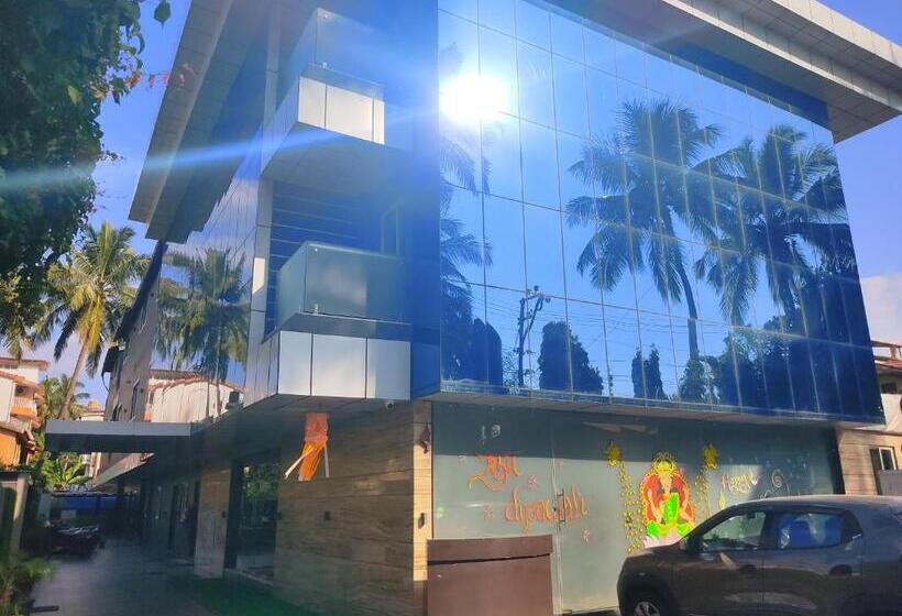בית מלון כפרי Divan Clarks Inn, Goa