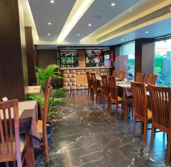 هتل Divan Clarks Inn, Goa