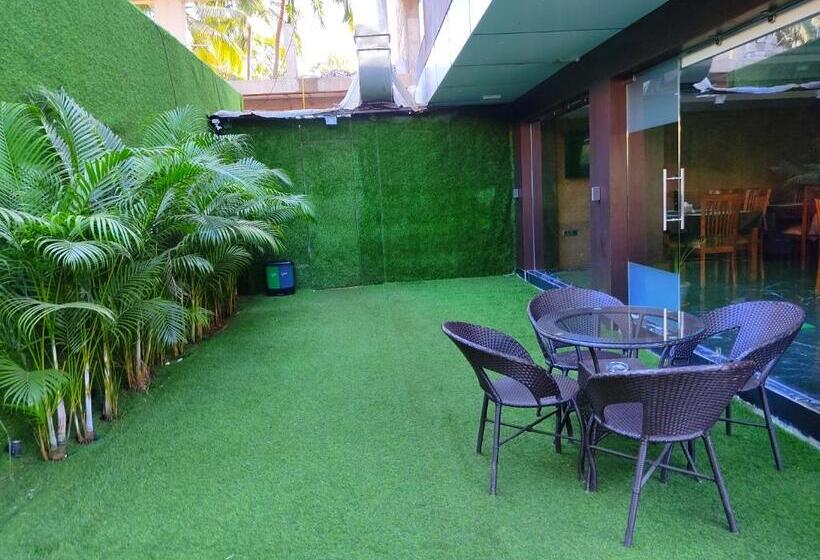 בית מלון כפרי Divan Clarks Inn, Goa