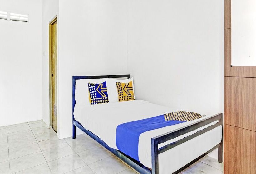 ホテル Spot On 90742 Kinanthy Homestay Syariah