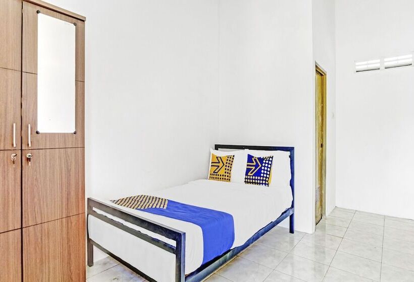 ホテル Spot On 90742 Kinanthy Homestay Syariah