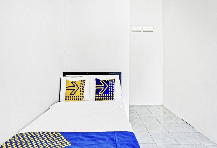 ホテル Spot On 90742 Kinanthy Homestay Syariah