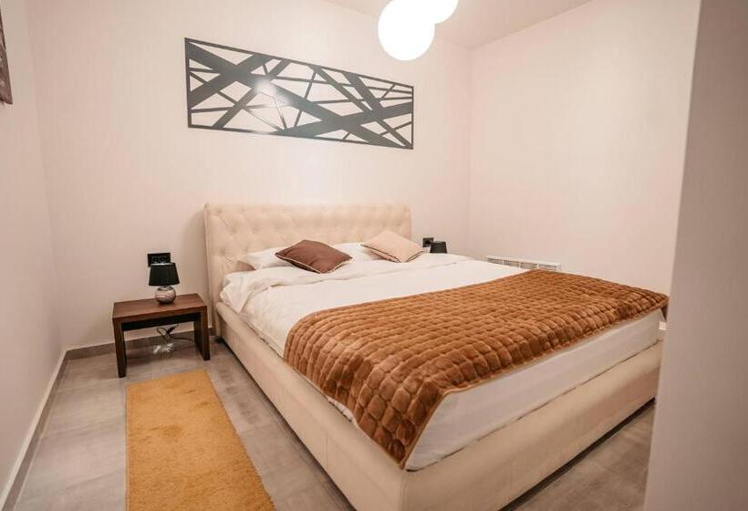 Magico Rooms & Apartments