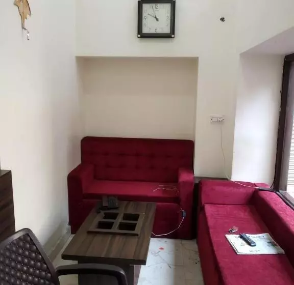 پانسیون Arora Classic Guest House
