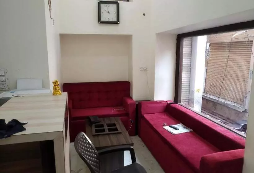 پانسیون Arora Classic Guest House