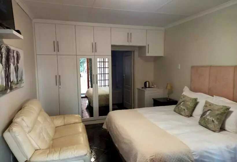 ペンション The Hills Guest House