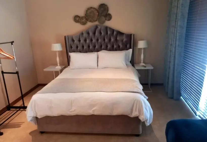 ペンション The Hills Guest House