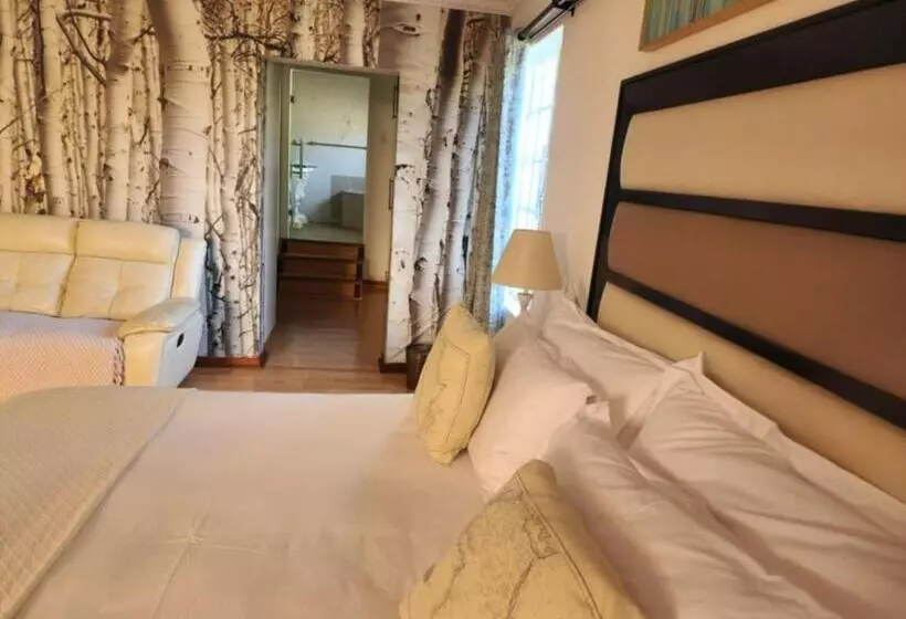 ペンション The Hills Guest House