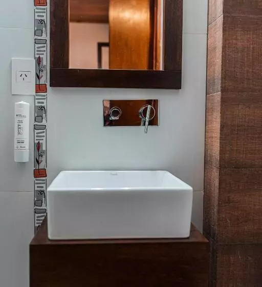 ホテル Cuatro Pinos