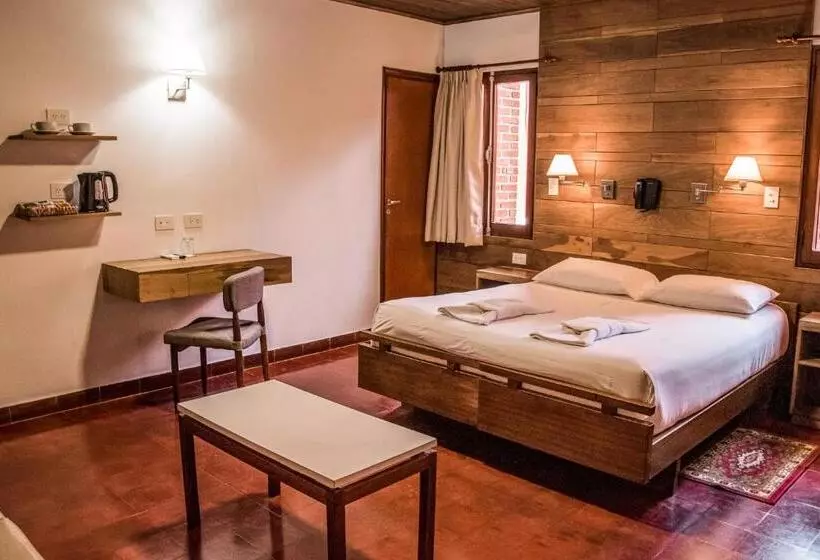 ホテル Cuatro Pinos