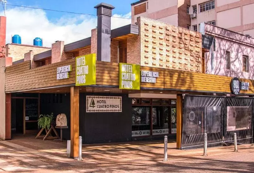 ホテル Cuatro Pinos