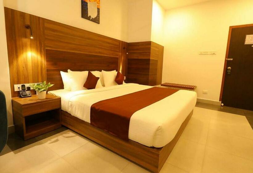 Hotel La Serene Mattannur