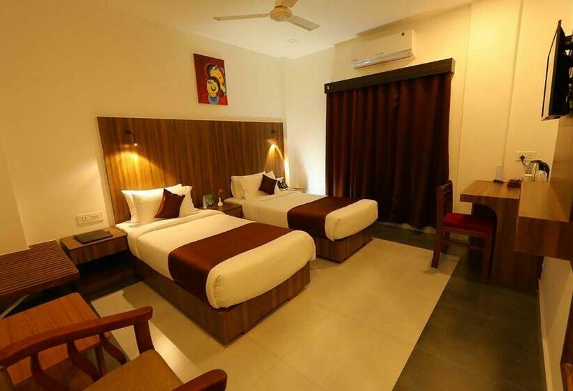 Hotel La Serene Mattannur