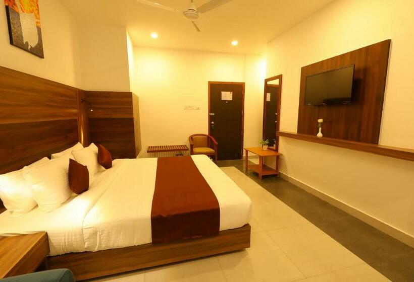 Hotel La Serene Mattannur