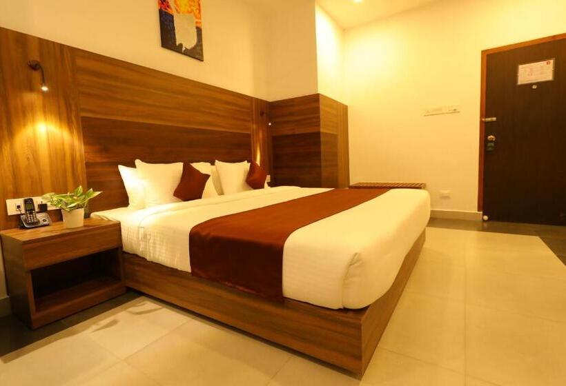 Hotel La Serene Mattannur