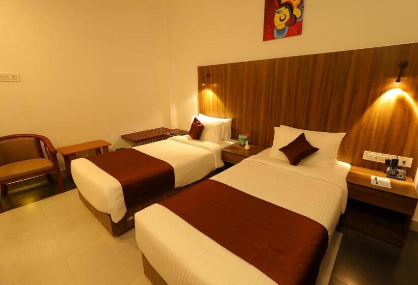 Hotel La Serene Mattannur