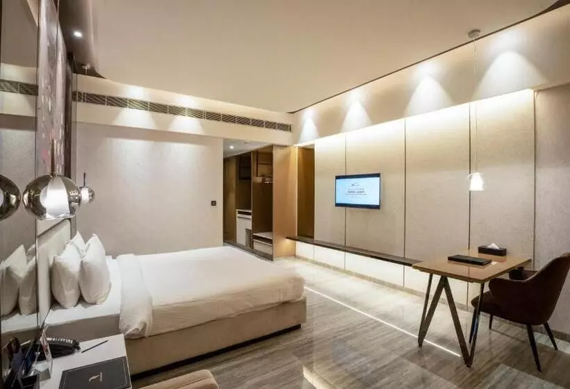 Seven Eleven Hotels And Club